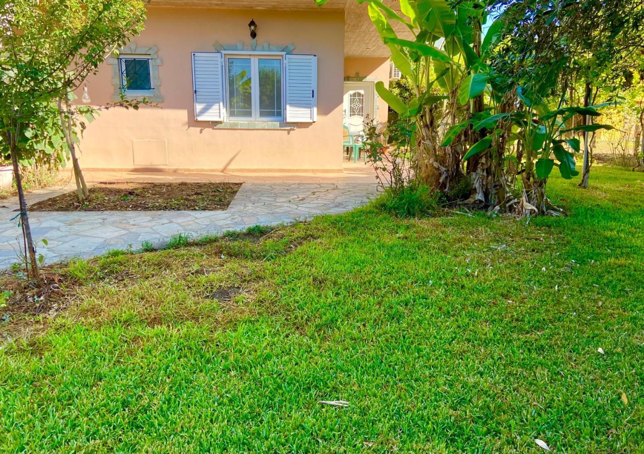 Cottage House,With Big Garden & Lawn Amaliada Extérieur photo